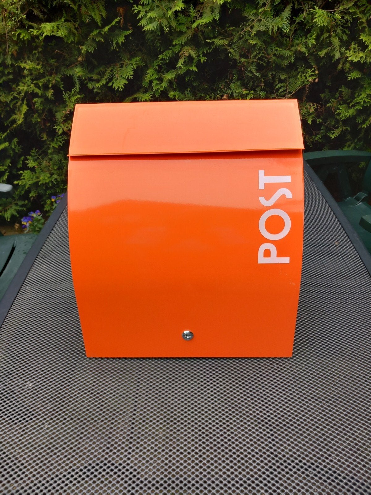 Nieuwe oranje metalen wandbrievenbus, Ophalen of Verzenden, Nieuw, IJzer