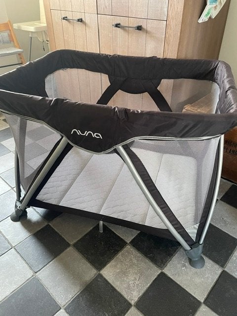 Campingbed baby/peuter, Ophalen of Verzenden, Gebruikt, Reisbedje