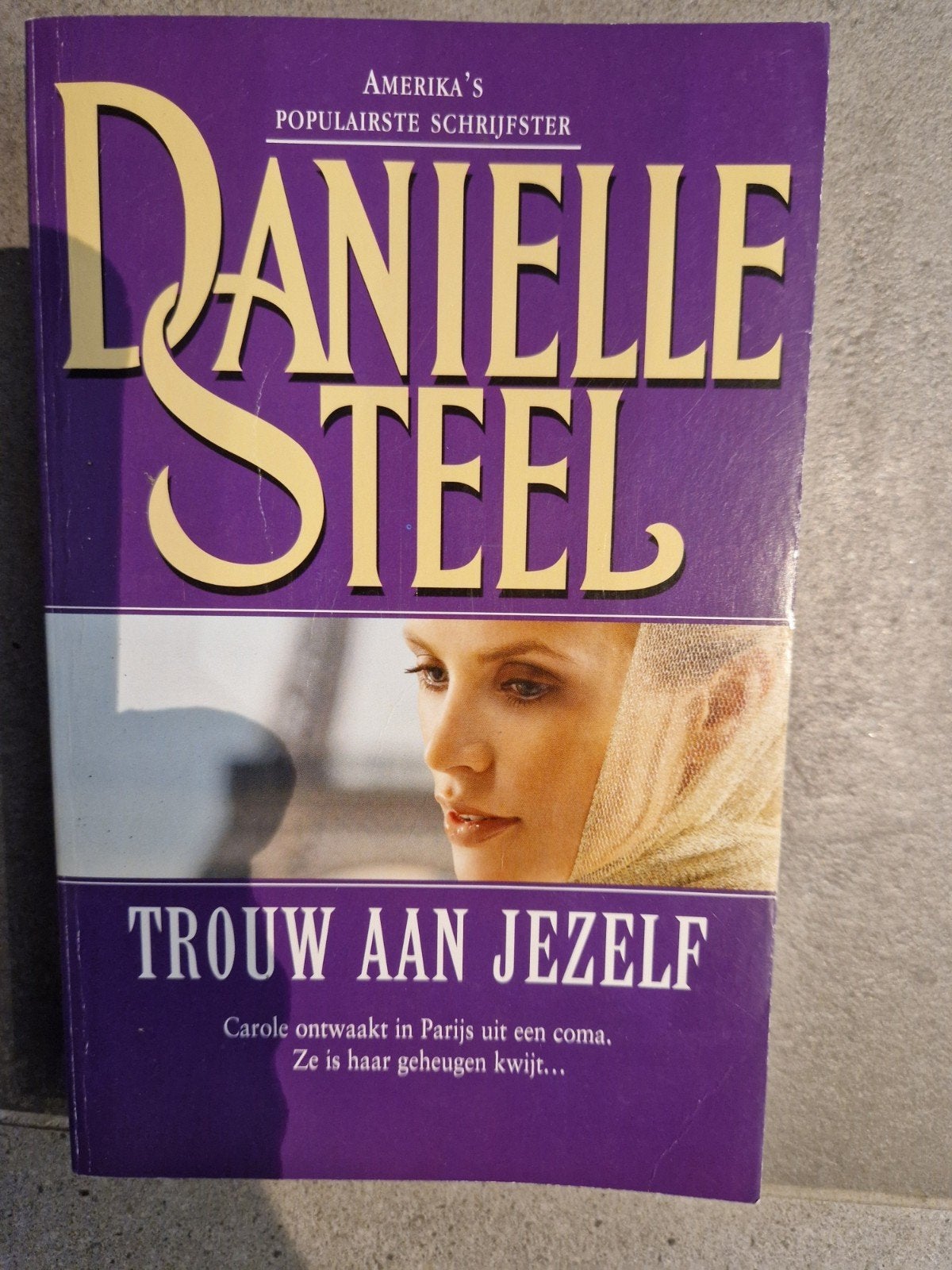 Trouw aan Jezelf - Danielle Steel (Roman), Ophalen of Verzenden, Gelezen, Danielle Steel