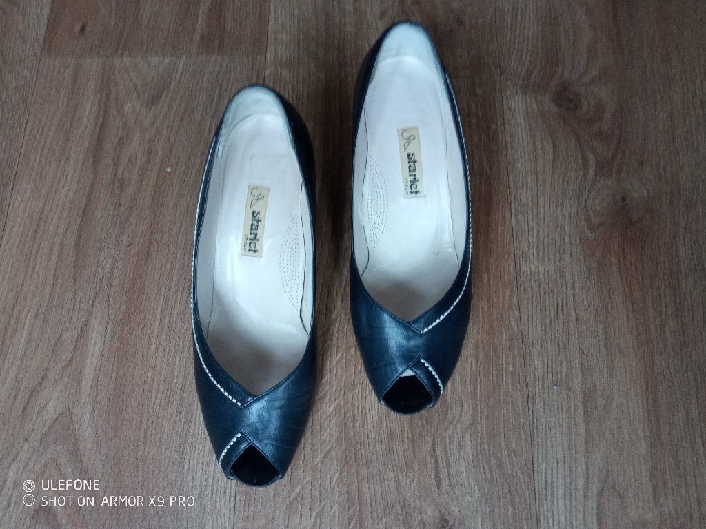 ZGAN donker blauwe leren ITALIAANSE pumps 39,5 STARLET, Kleding | Dames, Schoenen, Pumps, Blauw, Ophalen of Verzenden, Zo goed als nieuw