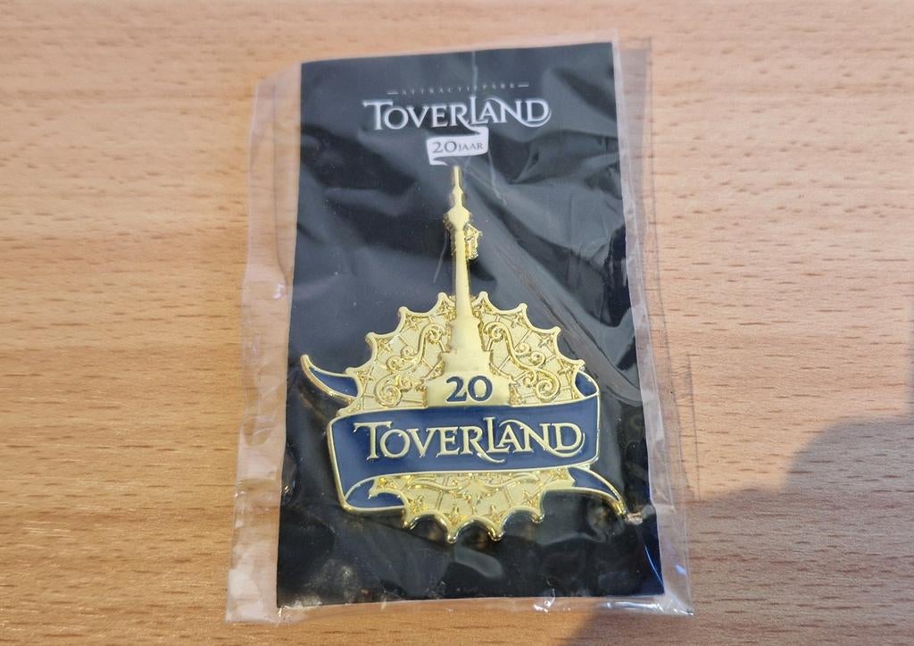 Toverland Pin: 20 jarig Jubileum, Ophalen of Verzenden, Nieuw, Overige onderwerpen, Speldje of Pin