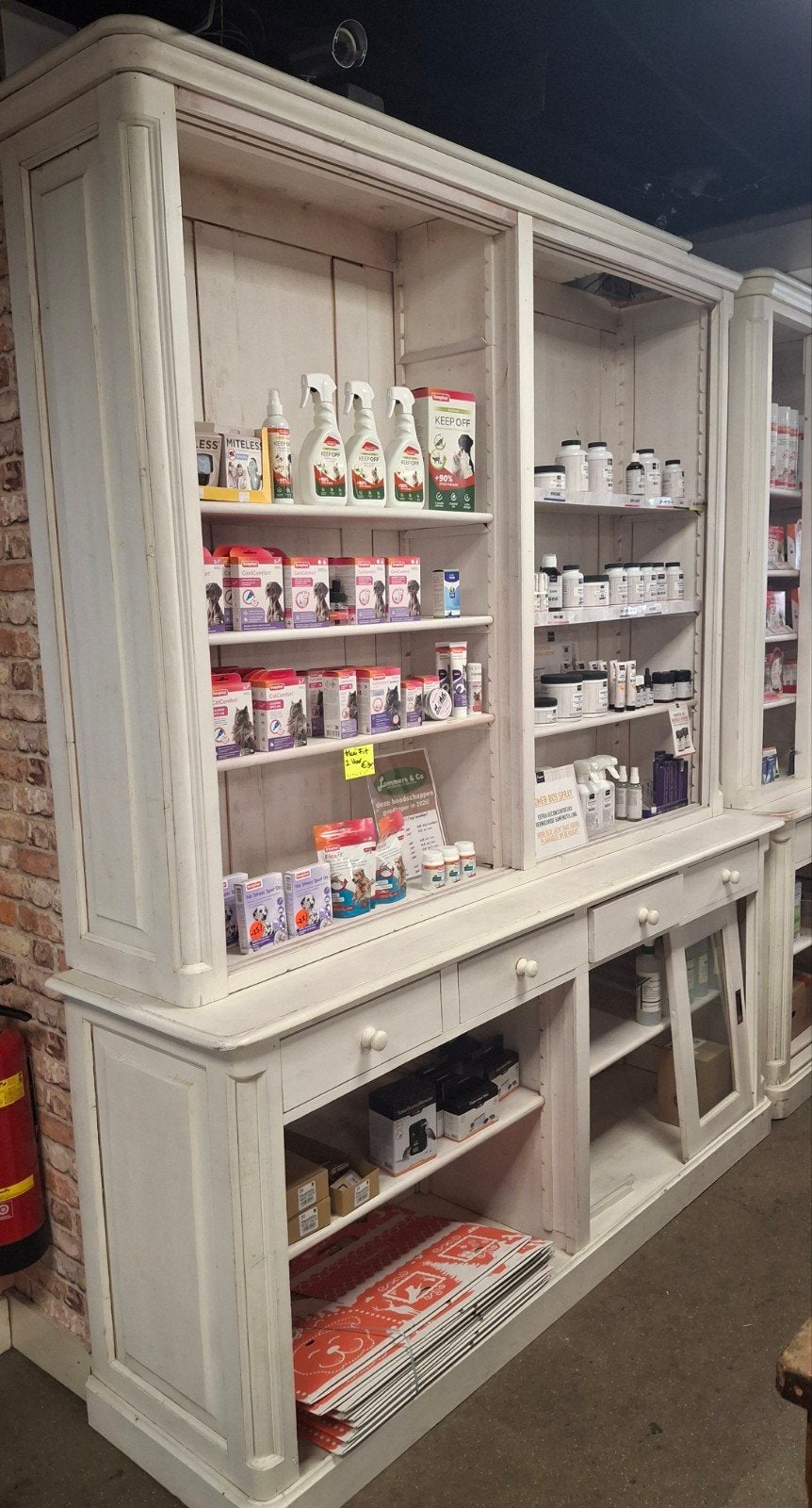 Vitrine-Kast wit, Ophalen, Gebruikt, Met deur(en), 200 cm of meer