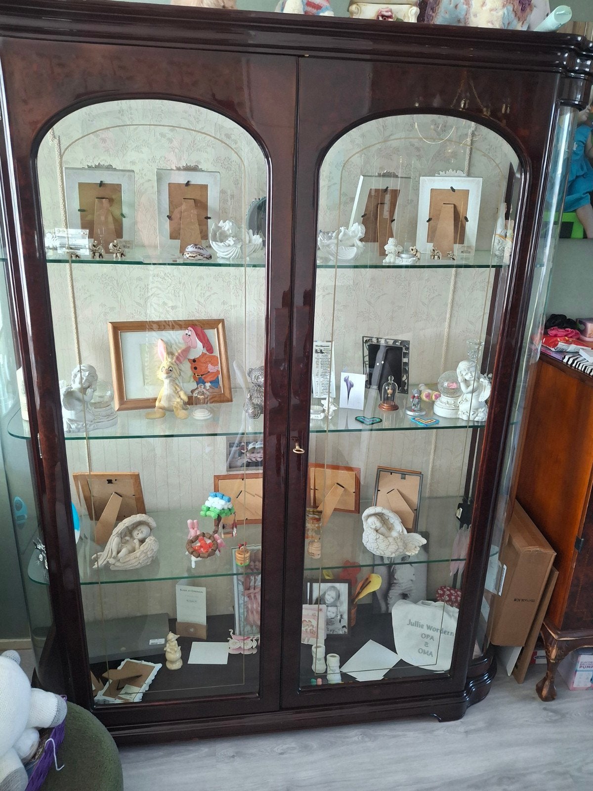 Te koop mooie vitrine kast, Huis en Inrichting, Kasten | Vitrinekasten, Ophalen, Zo goed als nieuw, 25 tot 50 cm, 50 tot 100 cm