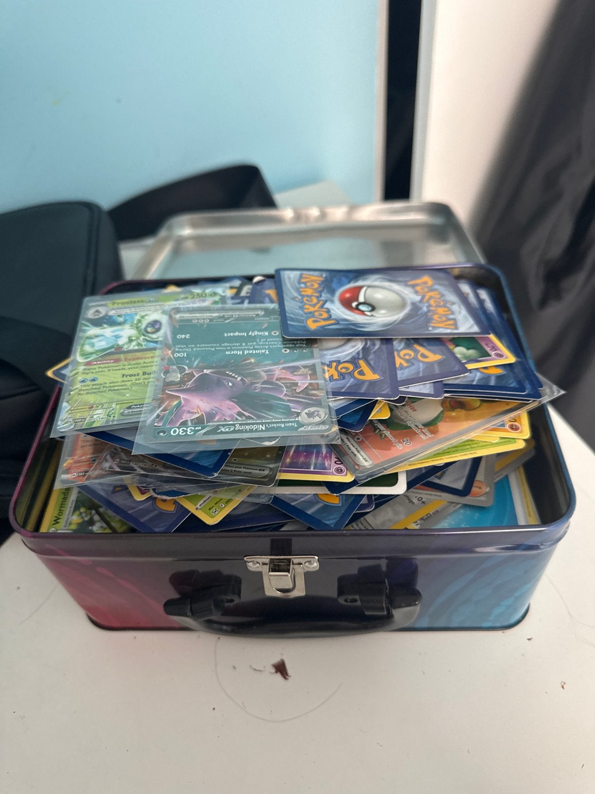 Grote verzameling Pokémon kaarten in bewaardoos, Hobby en Vrije tijd, Verzamelkaartspellen | Pokémon, Ophalen, Gebruikt, Meerdere kaarten