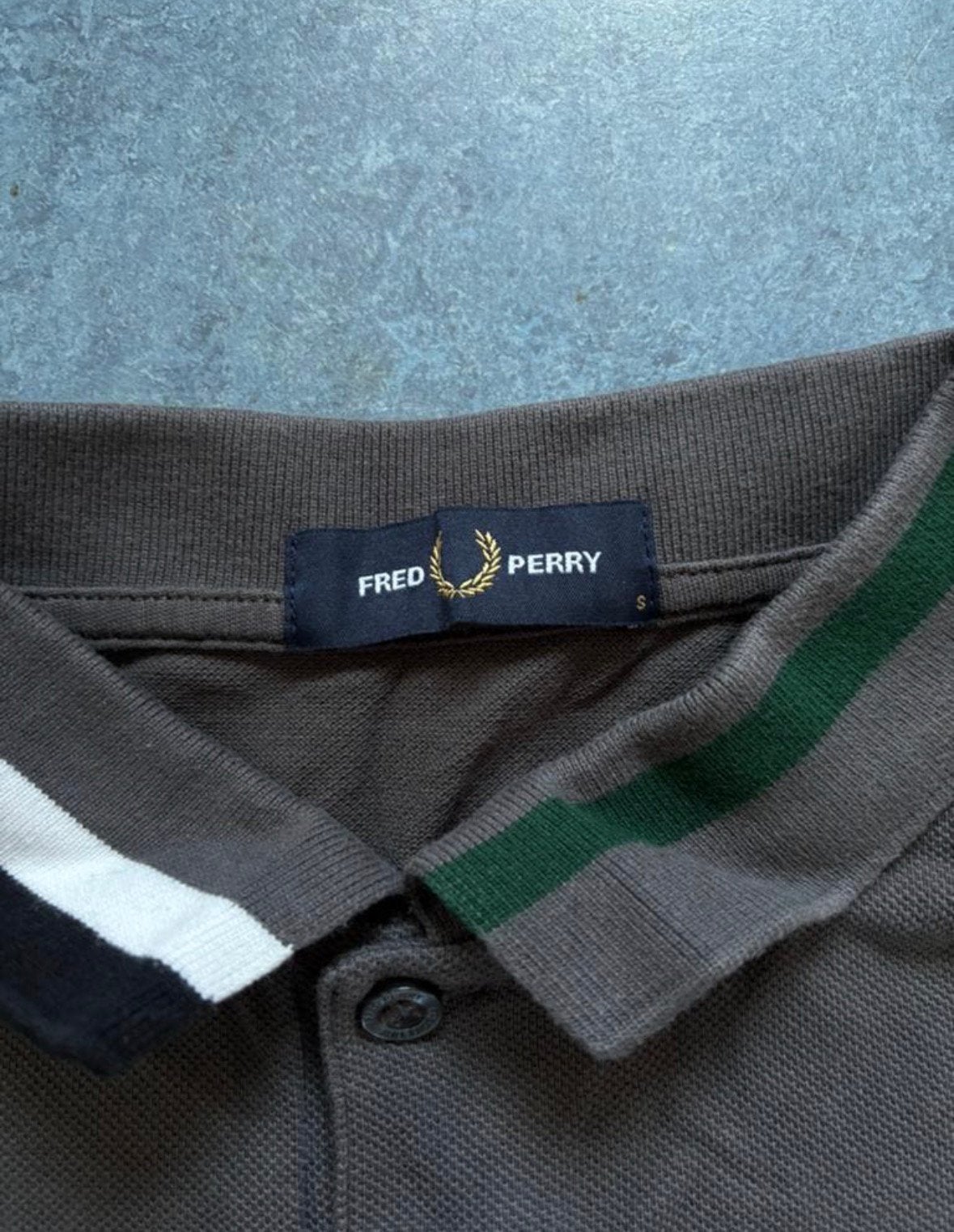 Fred Perry, Ophalen of Verzenden, Zo goed als nieuw, Maat 46 (S) of kleiner, Grijs