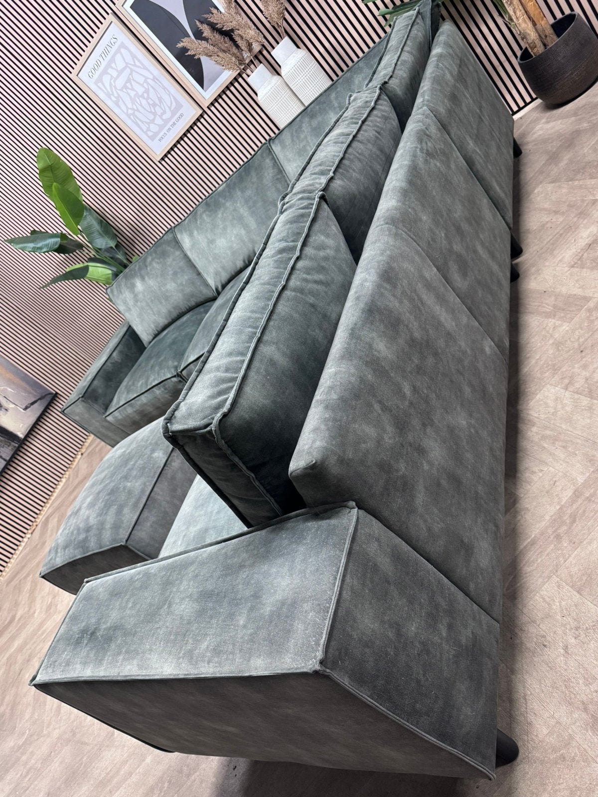 ZGAN XL Velvet Velours Hoekbank - Groen - 317 x 300, Huis en Inrichting, Luxe Velvet velours hoekbank groen groot loungebank chique