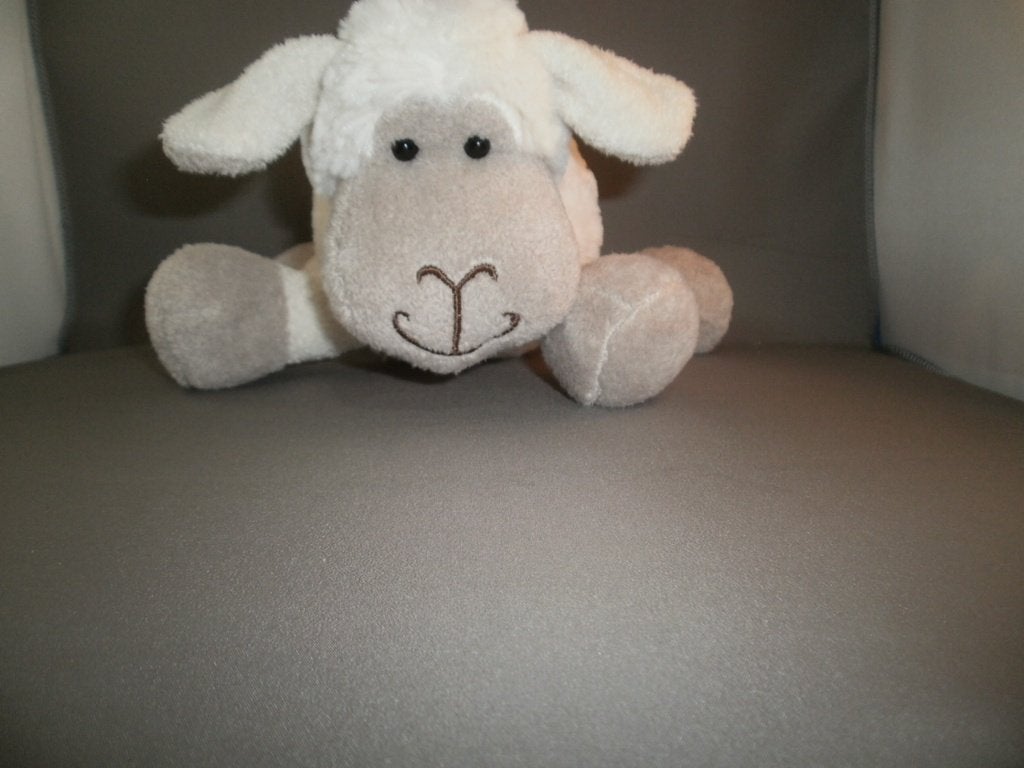 happy baby schaap van het merk knuffel wit harig en bruin, Overige merken, Overige karakters, Nieuw, Ophalen of Verzenden