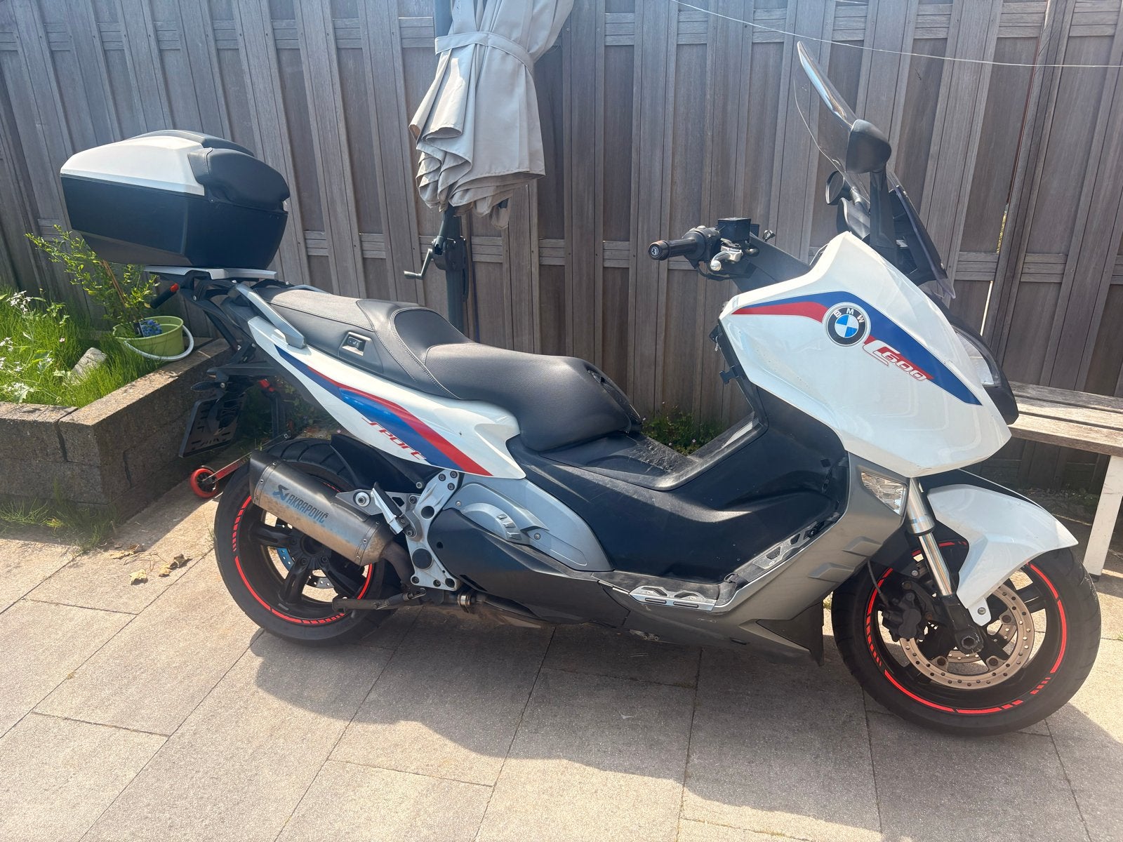 BMW C 600 Sport Scooter - Wit met Akrapovic uitlaat, Motoren, Occasion, Particulier, Meer dan 35 kW, Minimaal motorrijbewijs A2