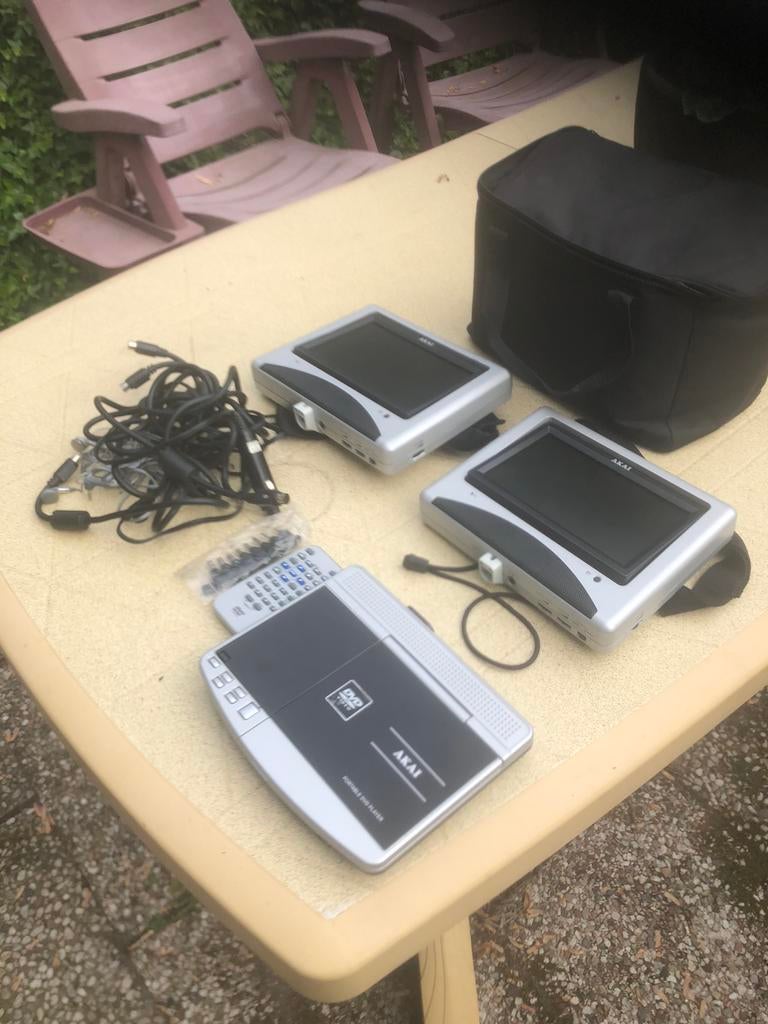 Akai DVD set auto met 2 schermen., Ophalen of Verzenden, Zo goed als nieuw