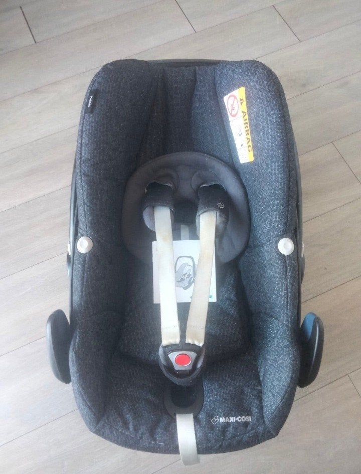 maxi cosi pebble incl familyfix base en hoes, Ophalen, Zo goed als nieuw, Isofix, 0 t/m 13 kg