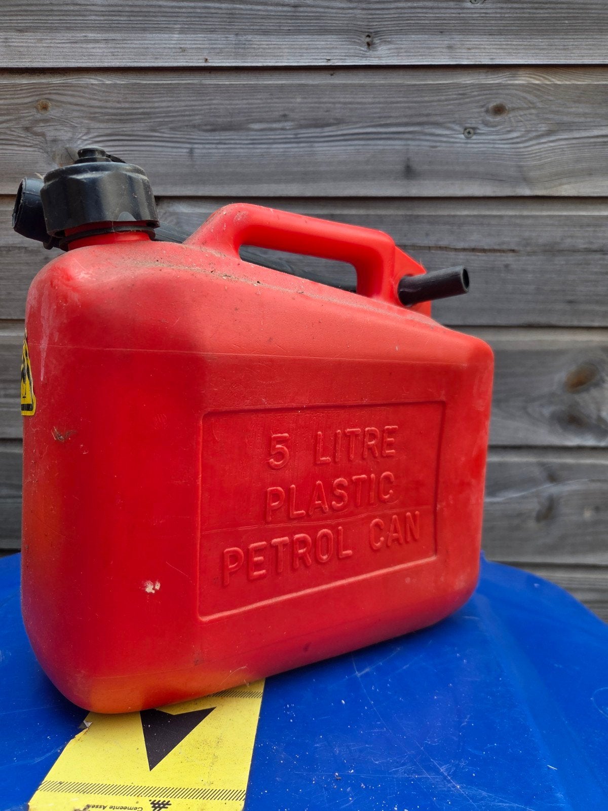 Rode plastic jerrycan - 5 liter benzineblik, Ophalen