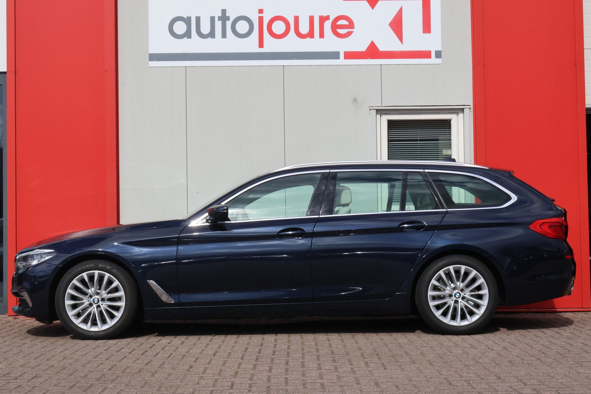 BMW 5 Serie Touring 520d xDrive High Executive Edition, Auto's, 1780 kg, 2000 kg, Blauw, Diesel