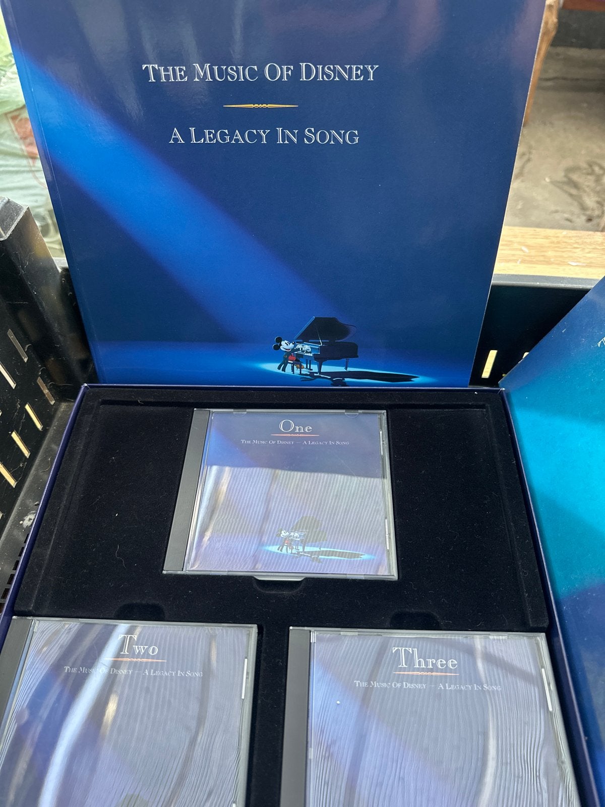 The Music of Disney: A Legacy in Song - Boxset met 3 CD's, Cd's en Dvd's, Boxset, Soundtrack, Ophalen of Verzenden, Zo goed als nieuw