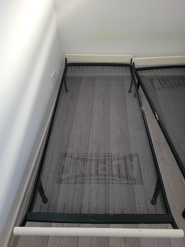 Gratis 2 eenpersoonsbedden (Single beds) - Hilversum, Ophalen, Overige materialen, Gebruikt, 80 cm