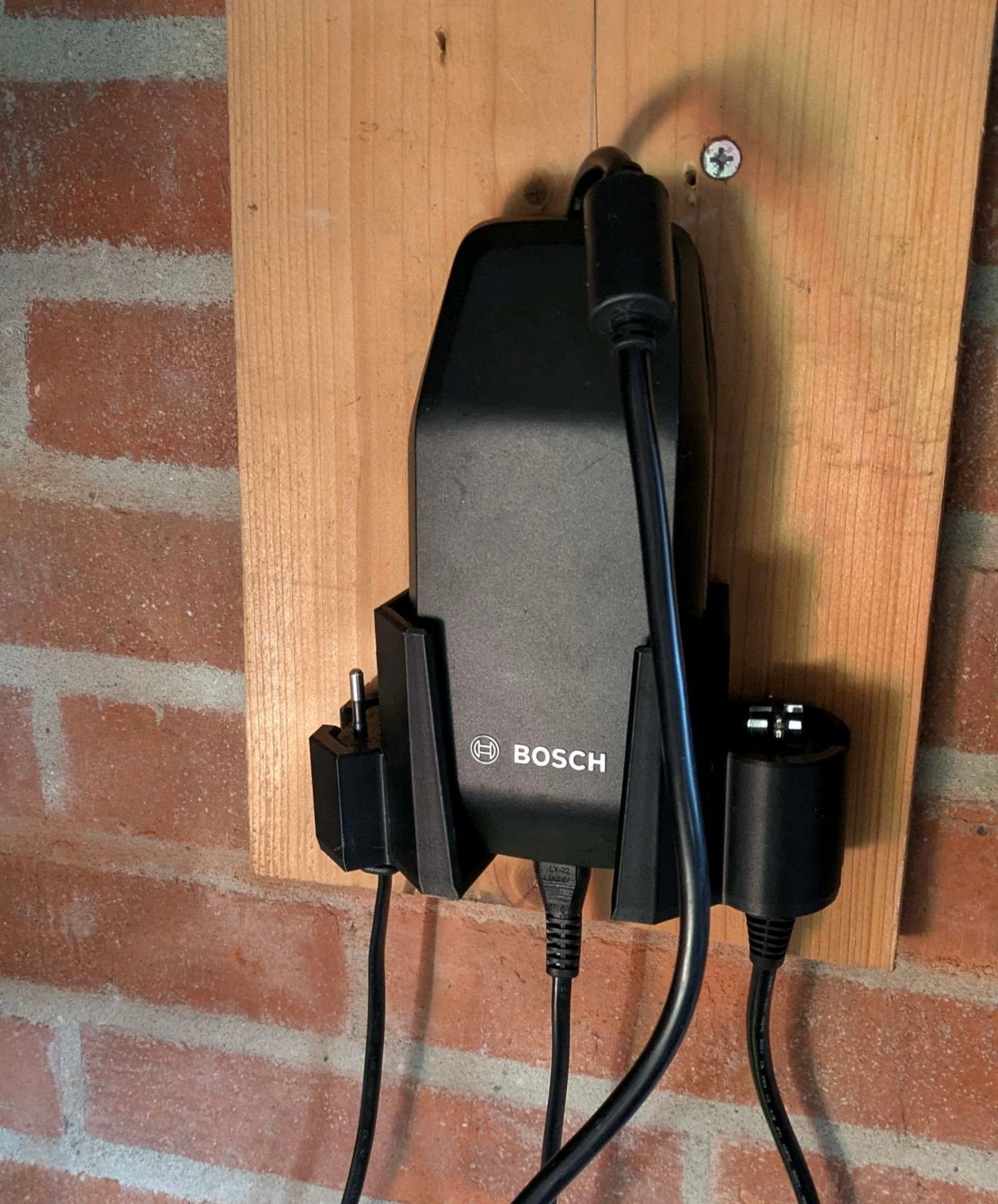 Bosch eBike Lader Wandhouder 2A/4A – €9,50 / 2 voor €17, Fietsen en Brommers, Fietsaccessoires | Fietsaccu's, Ophalen of Verzenden