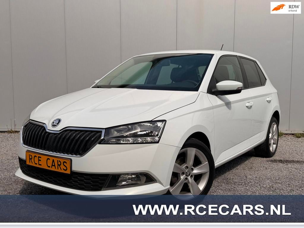 Skoda Fabia 1.0 Stoelverwarming Parkdistancecontrole Dealer, Auto's, Voorwielaandrijving, Stof, Gebruikt, 540 kg