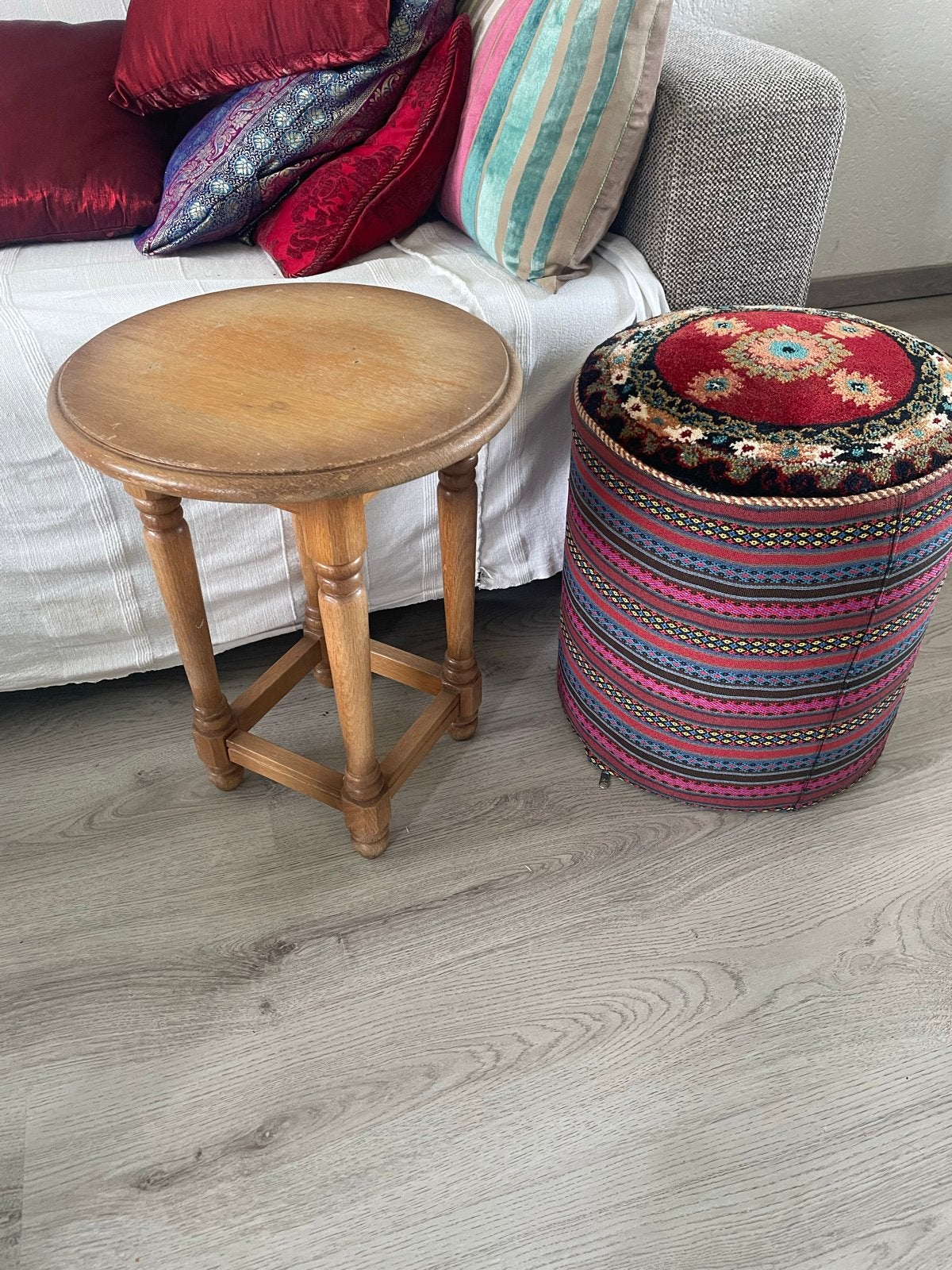 Blank Houten bijzettafel, rond, klassieke stijl, Huis en Inrichting, Tafels | Bijzettafels, Minder dan 55 cm, Gebruikt, Rond, Ophalen of Verzenden