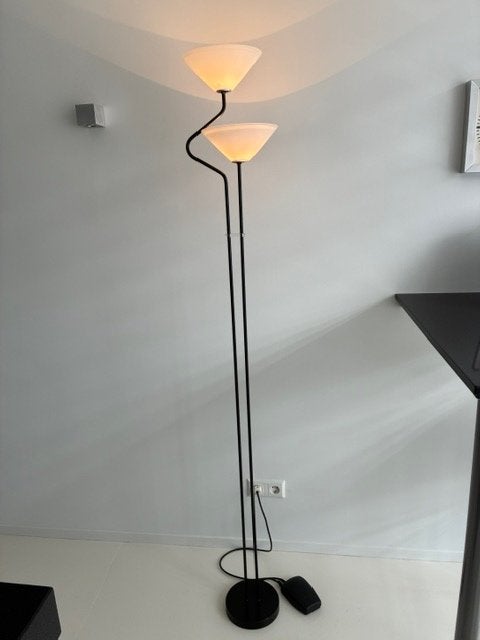 Pola design vloerlamp met witte glazen kapjes. , Ophalen, Design, Overige fittingen, Zo goed als nieuw