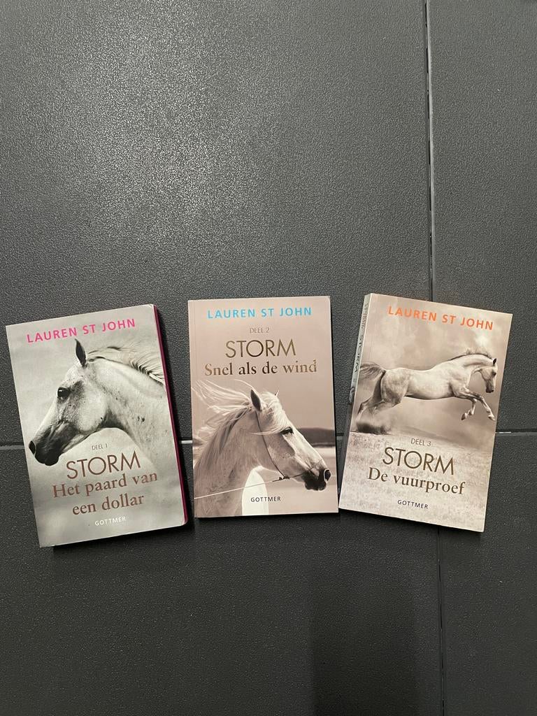 Storm trilogie, Lauren St John, Boeken, Ophalen of Verzenden, Zo goed als nieuw, Fictie
