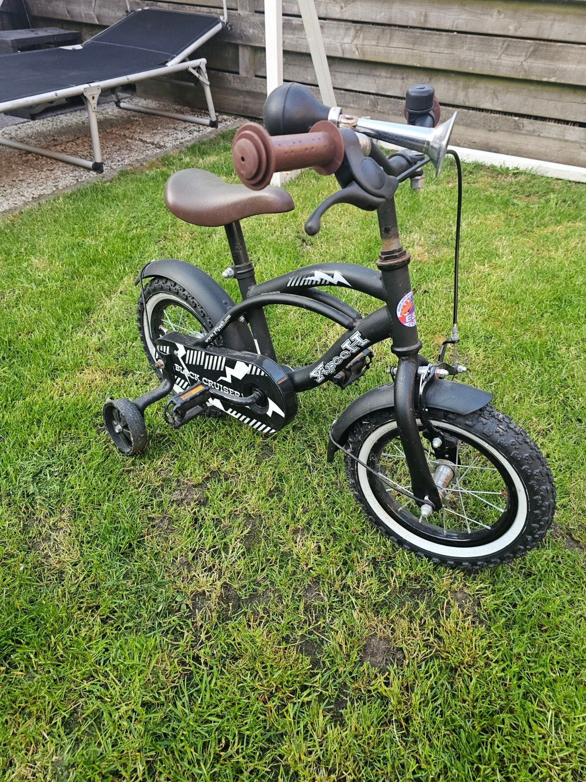 Kinderfiets 16 inch met zijwieltjes - Black Cruiser, Ophalen of Verzenden