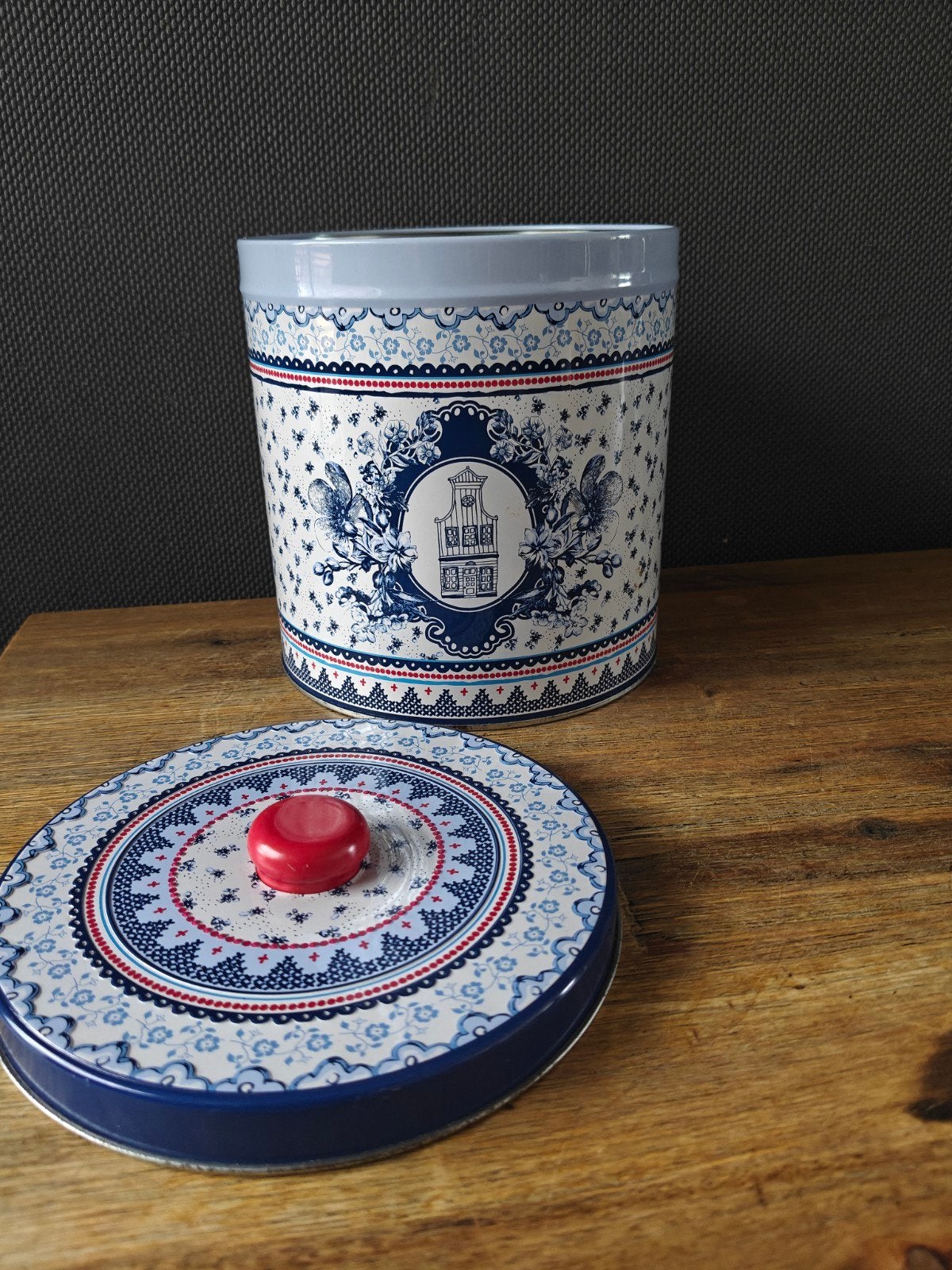 Albert Heijn blik met Delfts blauw design, Ophalen of Verzenden, Gebruikt, Koek(jes), Overige merken