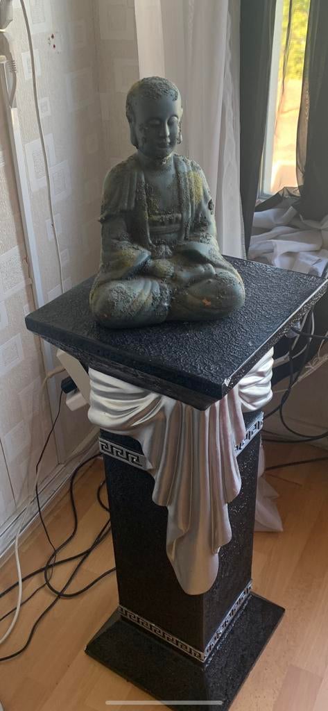 Boeddha beeld op sokkel - Decoratief en rustgevend, Ophalen of Verzenden, Gebruikt
