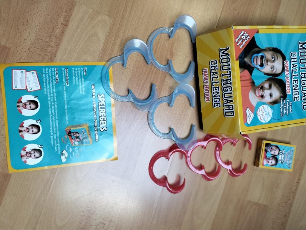 Mouthguard Challenge Family Edition - Hilarisch Spel!, Vijf spelers of meer, Ophalen of Verzenden, Zo goed als nieuw, Identity Games