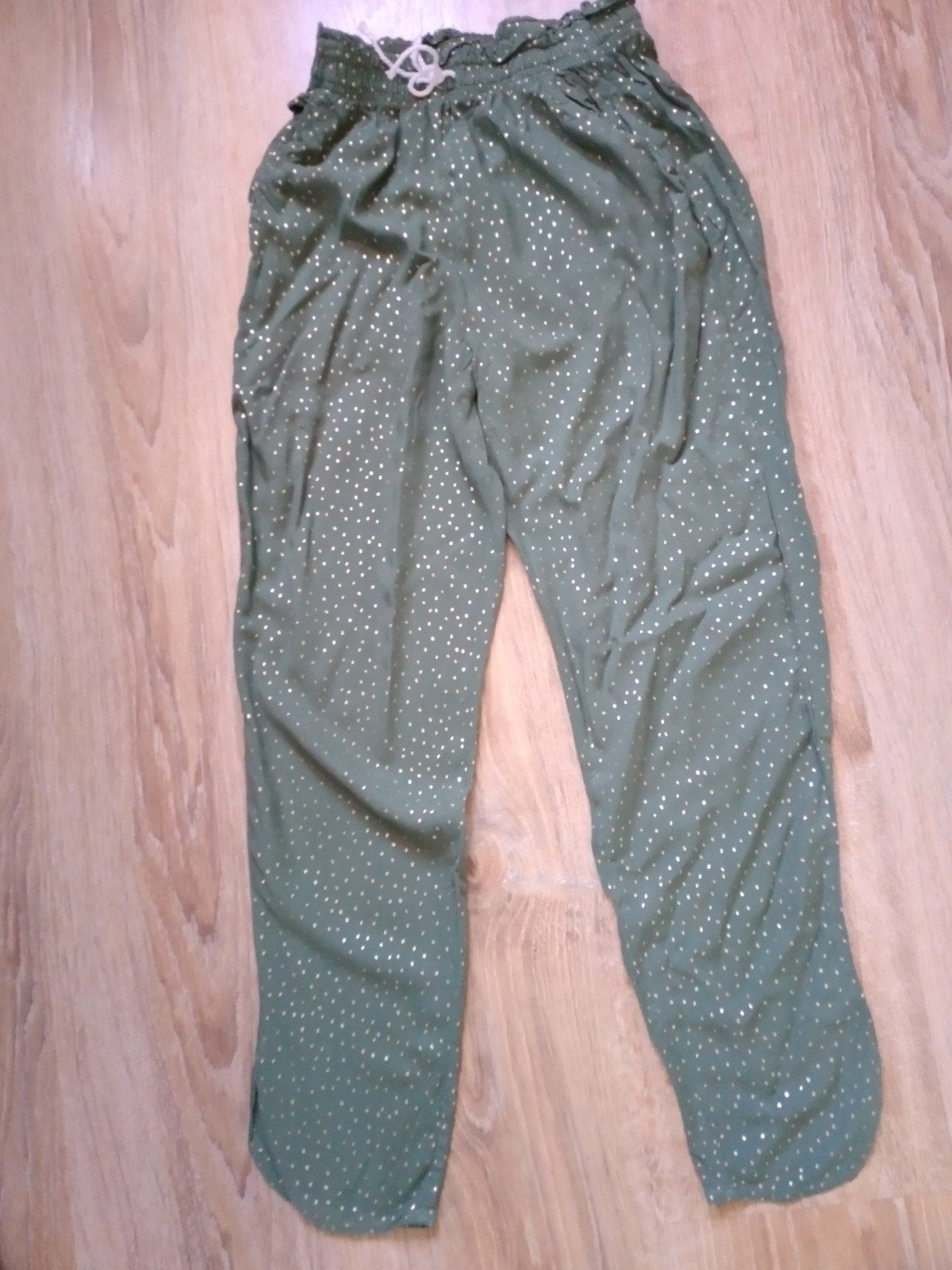 zgan dunne jogger groen met gouden stippen maat 134/140, Broek, Meisje, H&M, Ophalen of Verzenden