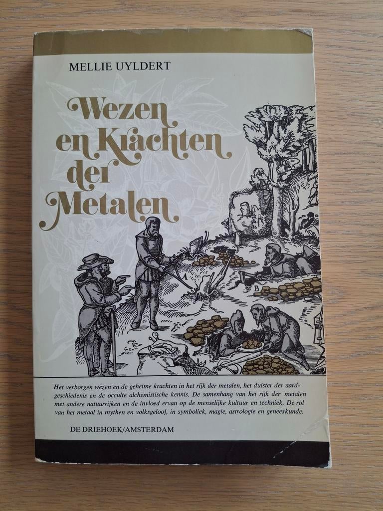 Wezen en Krachten der Metalen - Mellie Uyldert, Ophalen of Verzenden, Gelezen, Achtergrond en Informatie