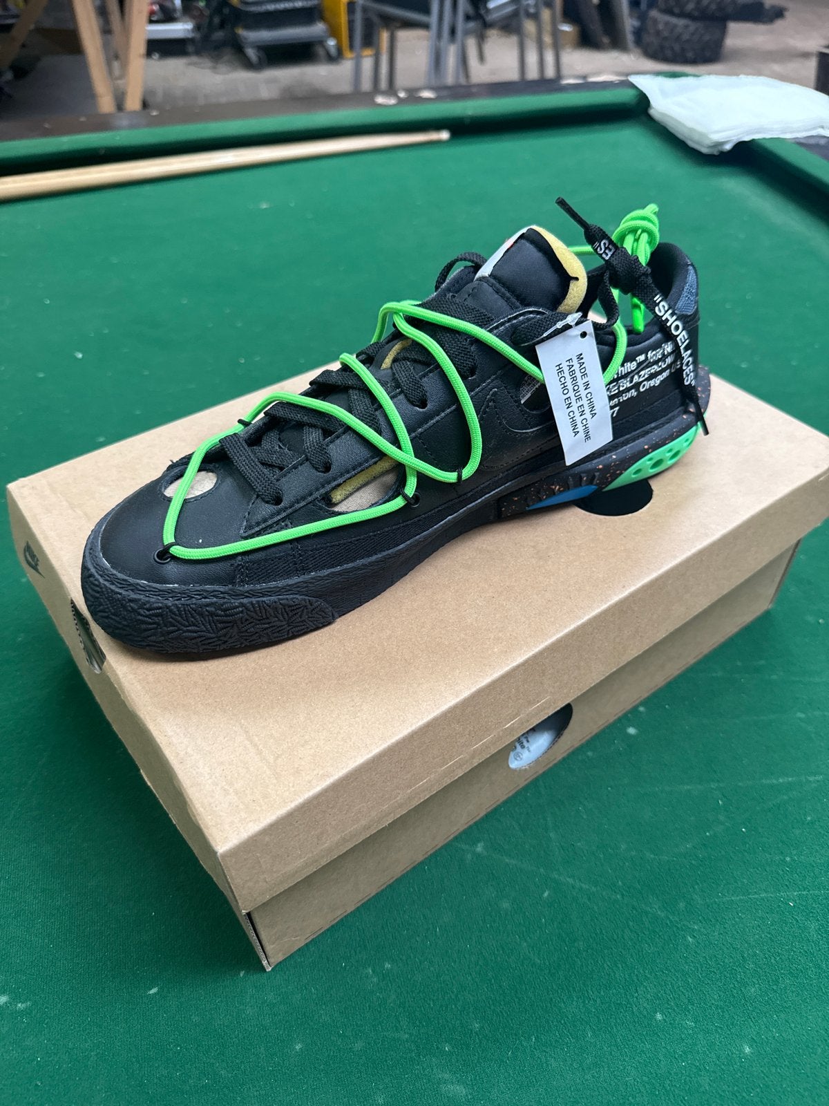 Nike Blazer Low Off-White Black Electric Green EU 45, Kleding | Heren, Schoenen, Ophalen of Verzenden, Nieuw, Zwart, Sneakers of Gympen