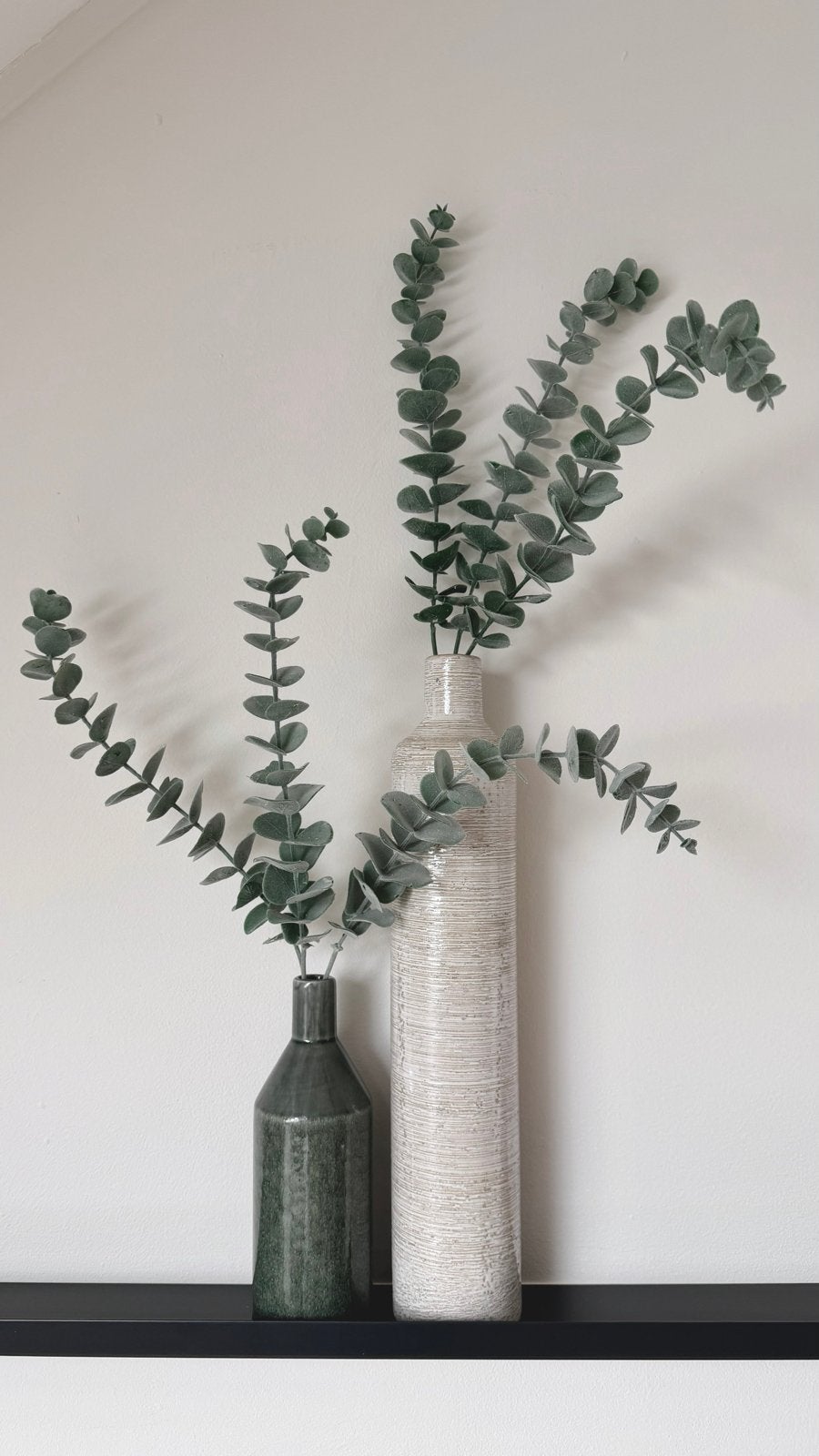 Decoratieve vazen beige en groen met eucalyptus takken, Beige, Inclusief decoratie, Ophalen of Verzenden, Zo goed als nieuw