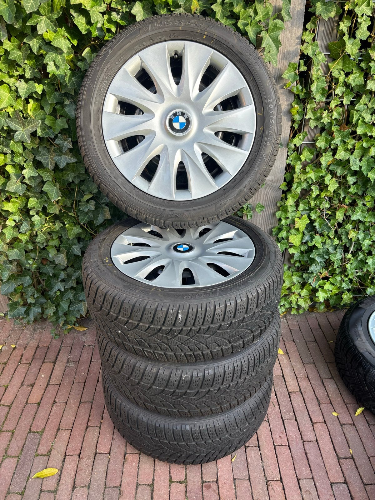 BMW Winterbanden met wieldoppen - 205/55R16 Dunlop, Auto diversen, Ophalen of Verzenden, Gebruikt