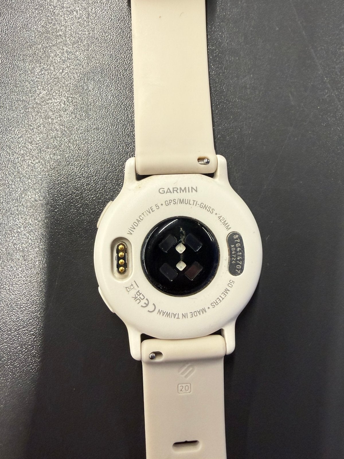 Foto 4 van Garmin vivoactive 5 creme wit