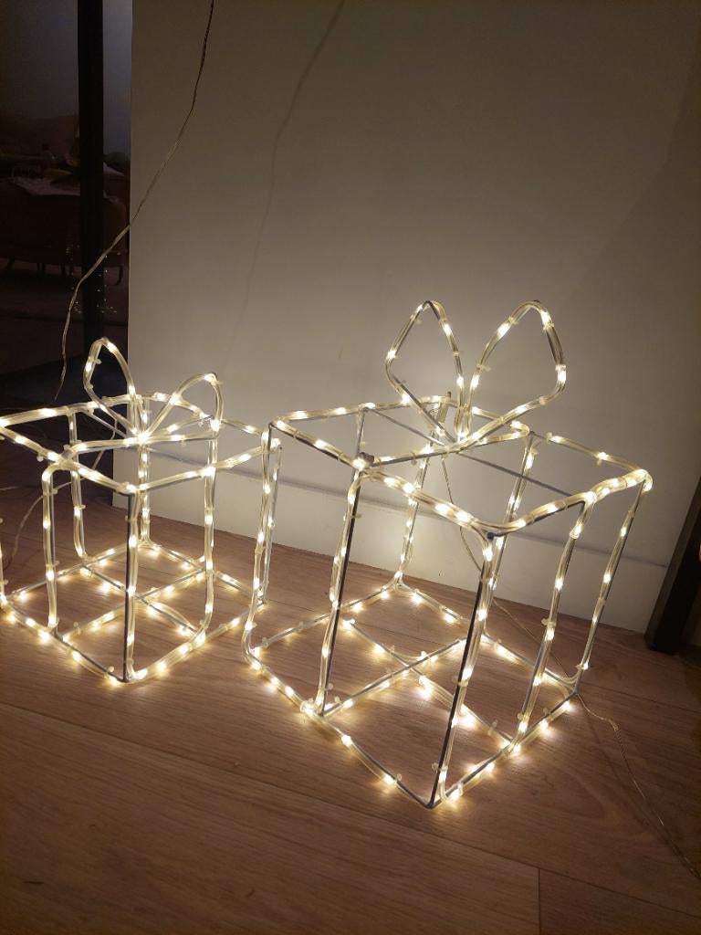 Kerstverlichting cadeautjes, Ophalen