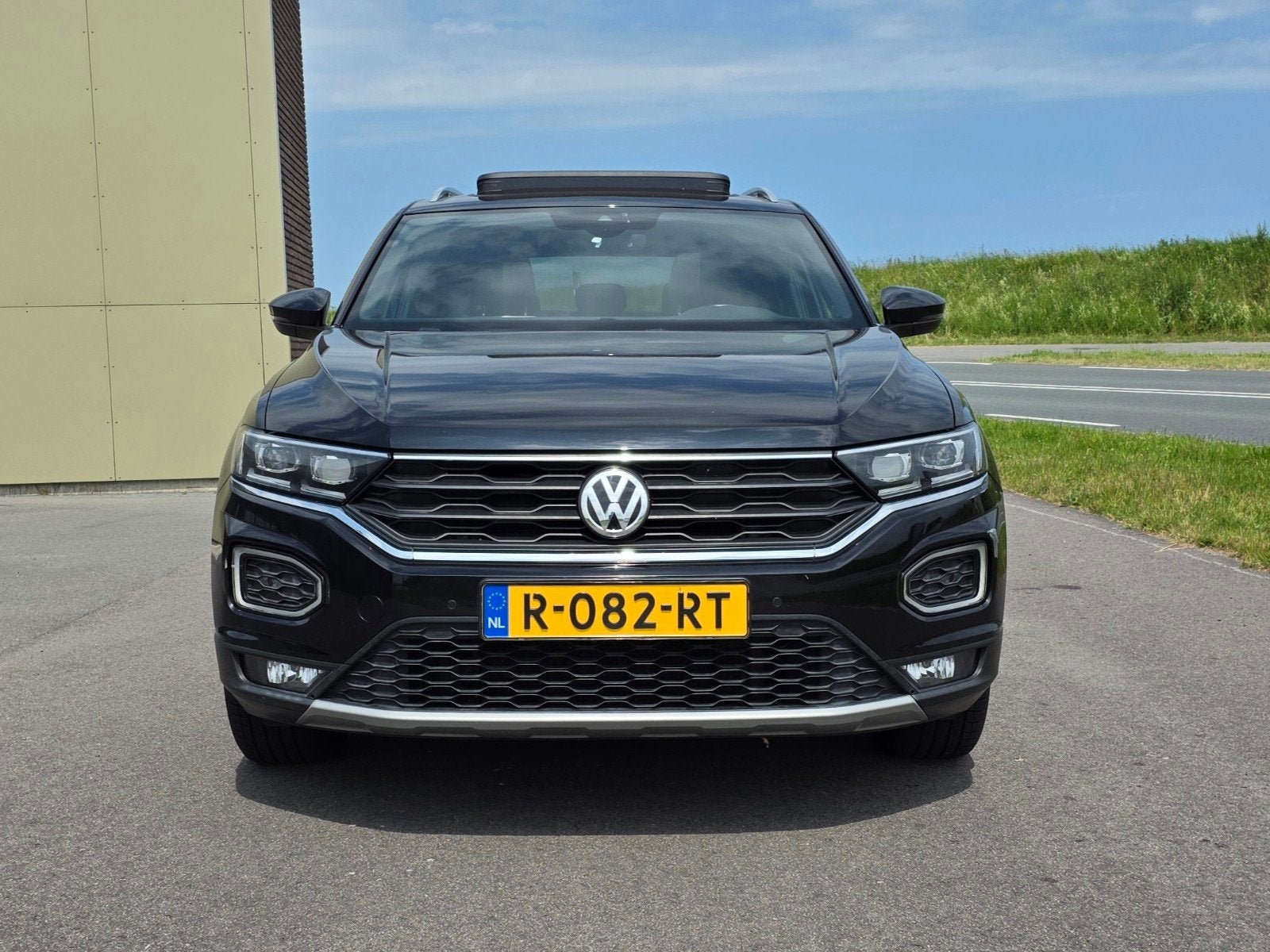 Volkswagen T-Roc 1.5 TSI PanoZwartehemel AdptCruise Laneasst, Voorwielaandrijving, 1498 cc, 4 cilinders, Zwart