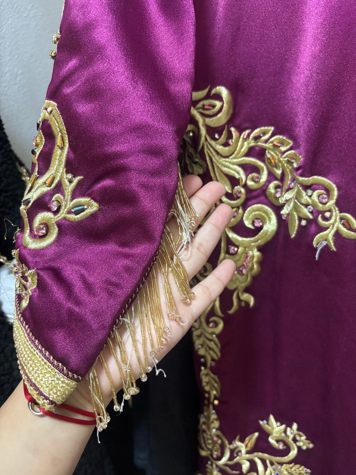 Prachtige paarse Kaftan met gouden borduursels, Maat 38/40 (M), Overige typen, Paars, Ophalen of Verzenden