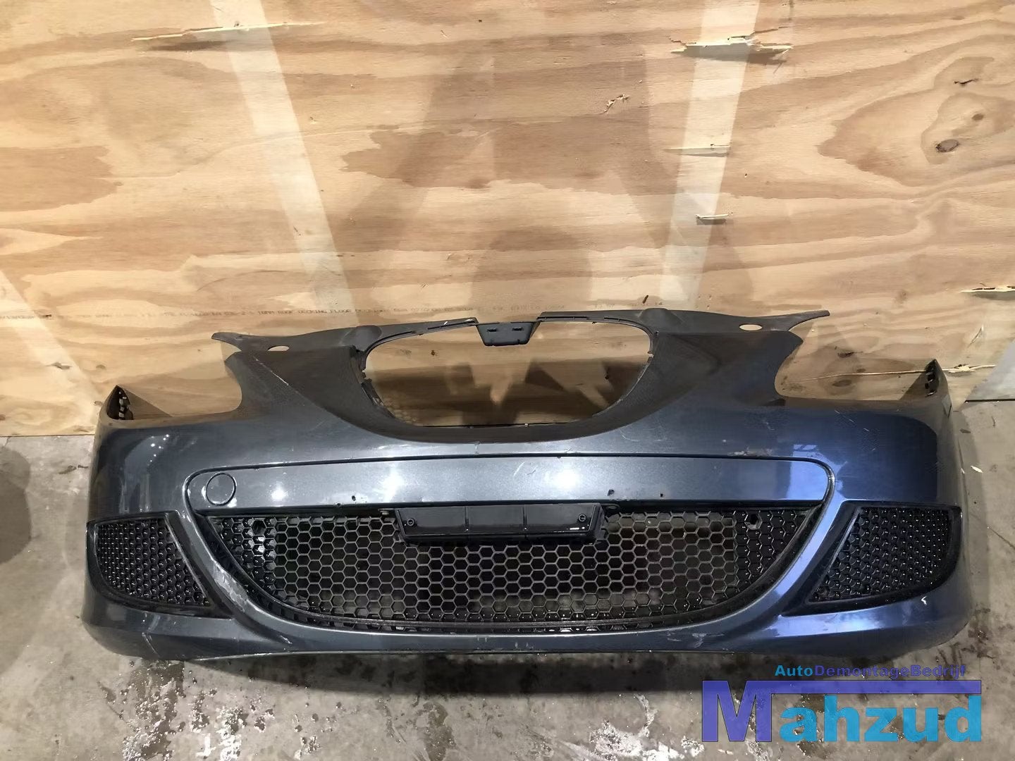 SEAT LEON MK2 2 1P1 Voorbumper donker grijs 2005-2009, Auto-onderdelen, Gebruikt, Voor, Autovia A-2, Km 585 585
08760  Martorell, ES
