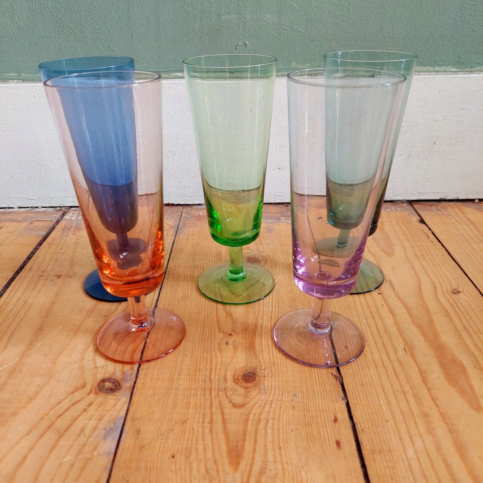 Set van 5 vintage champagneglazen / flûtes – gekleurd glas, Verzamelen, ., Overige typen, Ophalen of Verzenden, Zo goed als nieuw