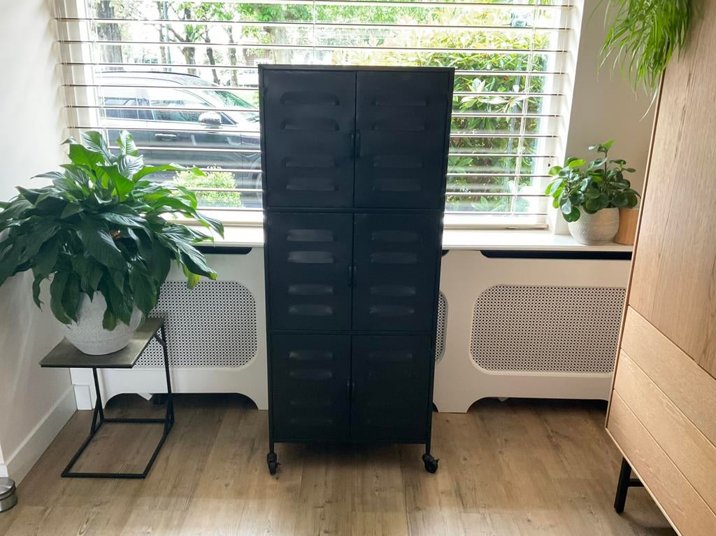 Zwart metalen vakkenkast, Huis en Inrichting, Woonaccessoires | Kamerschermen, Ophalen, Zo goed als nieuw