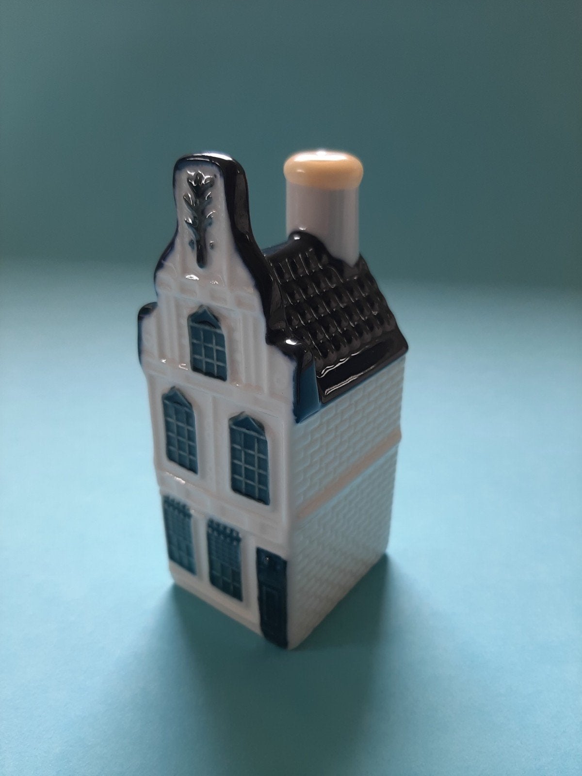 KLM huisjes no 24 en no 33, Ophalen of Verzenden, Zo goed als nieuw, Gevuld