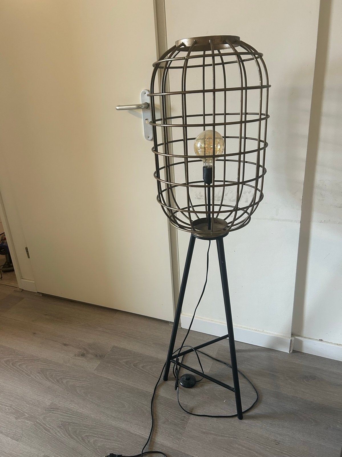 Industriële vloerlamp / Industrial-style floor lamp, Ophalen, E27 (groot), Zo goed als nieuw, Metaal