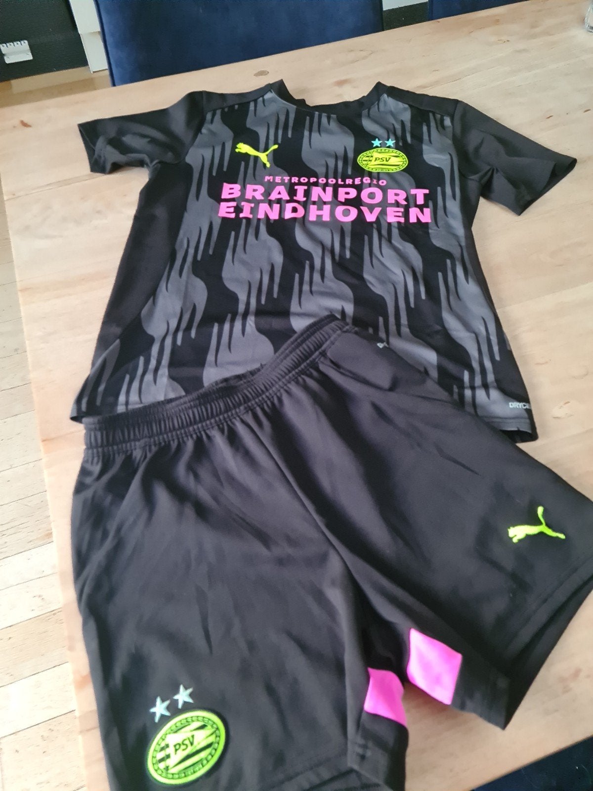 PSV Puma uitshirt en broekje - Maat 164 (13-14 jaar), Puma, Zwart, Overige maten, Ophalen of Verzenden