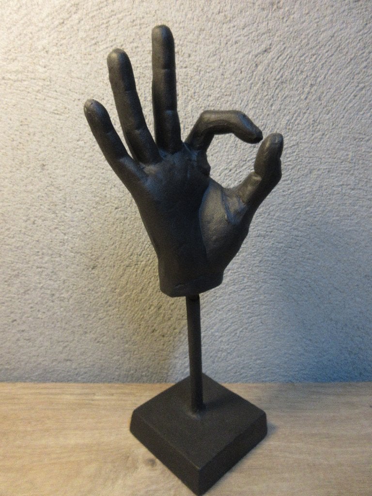 IJzeren hand mudra op sokkel, Ophalen of Verzenden, Gebruikt, Metaal