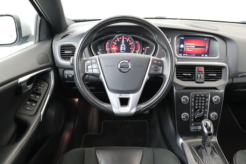 Volvo V40 T3 AUT. POLAR+ SPORT -PANO.DAK|HARMAN/KARDON|KEYLE, 12 maanden, Euro 6, 4 cilinders, Blauw