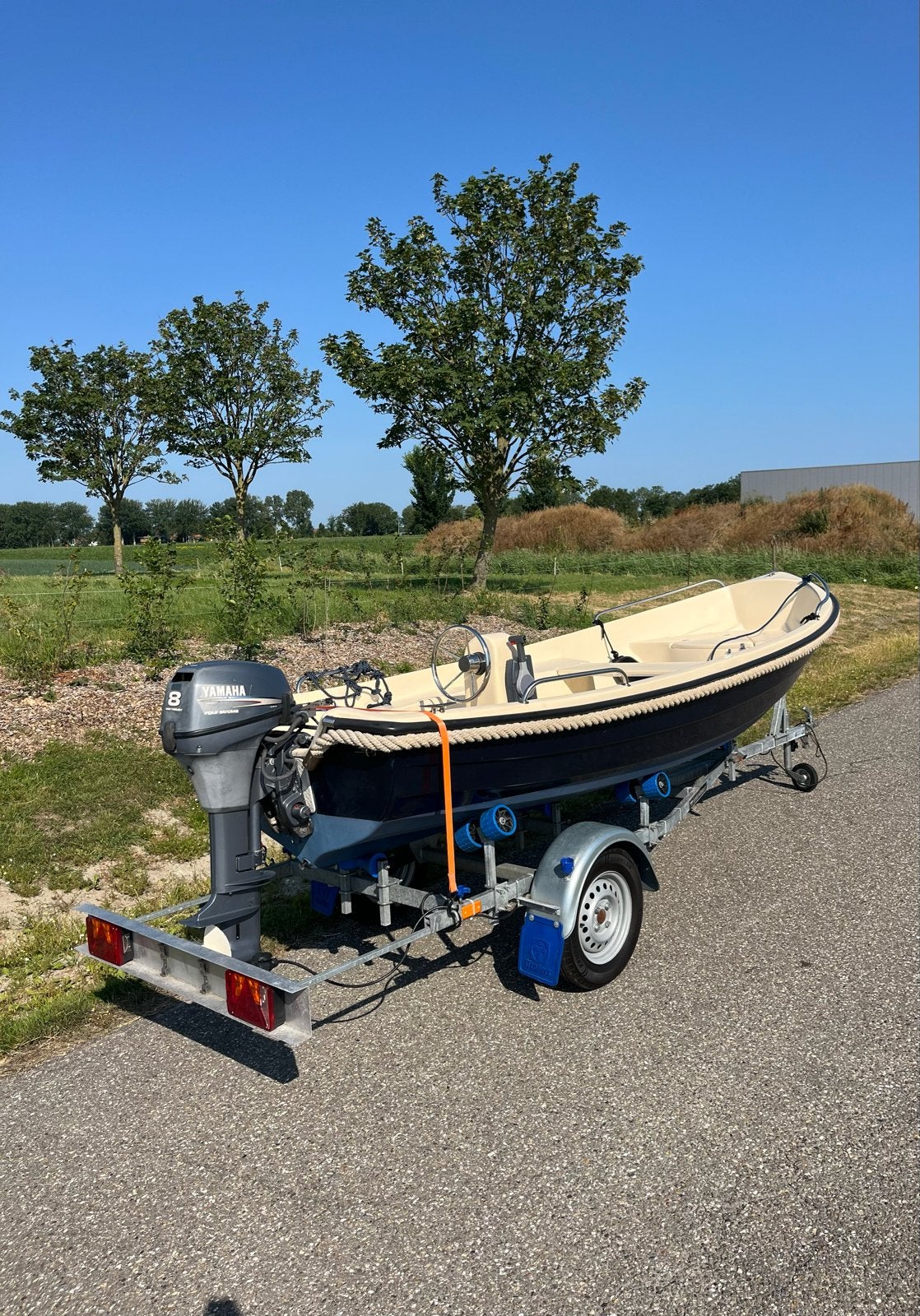 Stijlvolle consoleboot  met Yamaha buitenboordmotor 8 pk, Watersport en Boten, Ophalen, Overige merken, Buitenboordmotor, Trailer