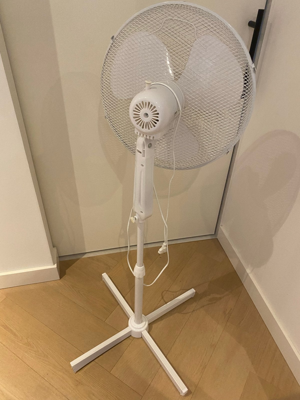 Handson Portland Statiefventilator - Voet licht verbogen, Ophalen, Gebruikt, Statiefventilator