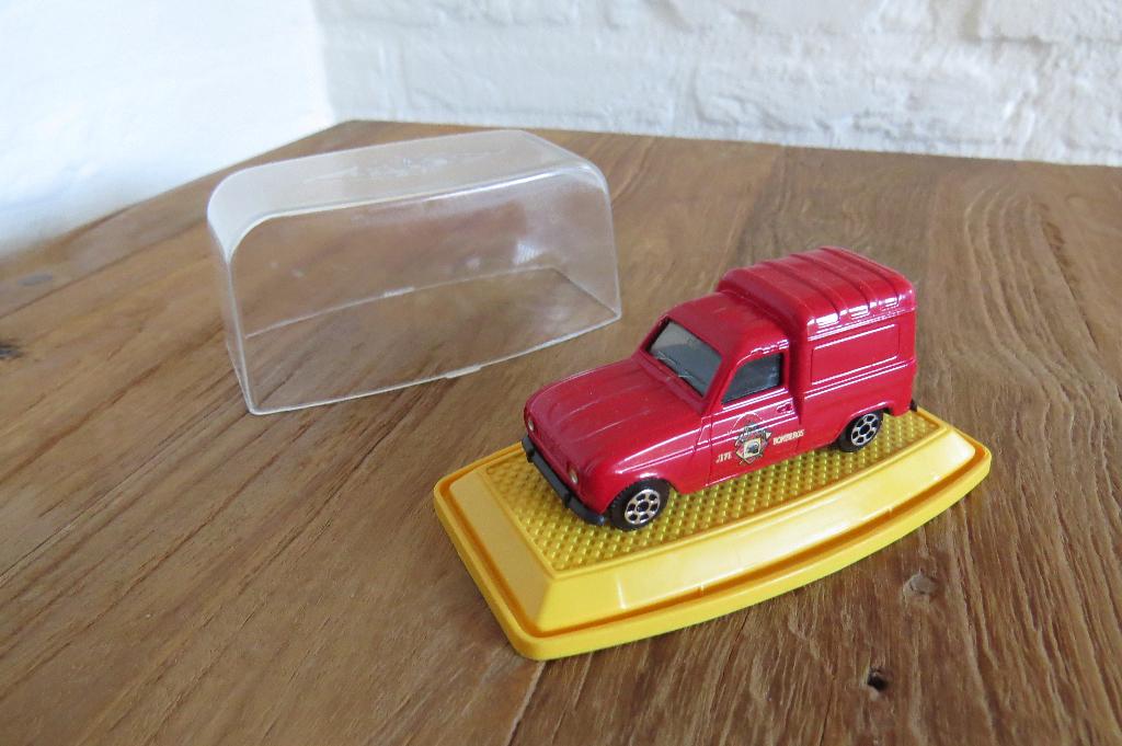 Pilen - Renault 4 F4 brandweer (1:64), Verzenden, Nieuw, Auto