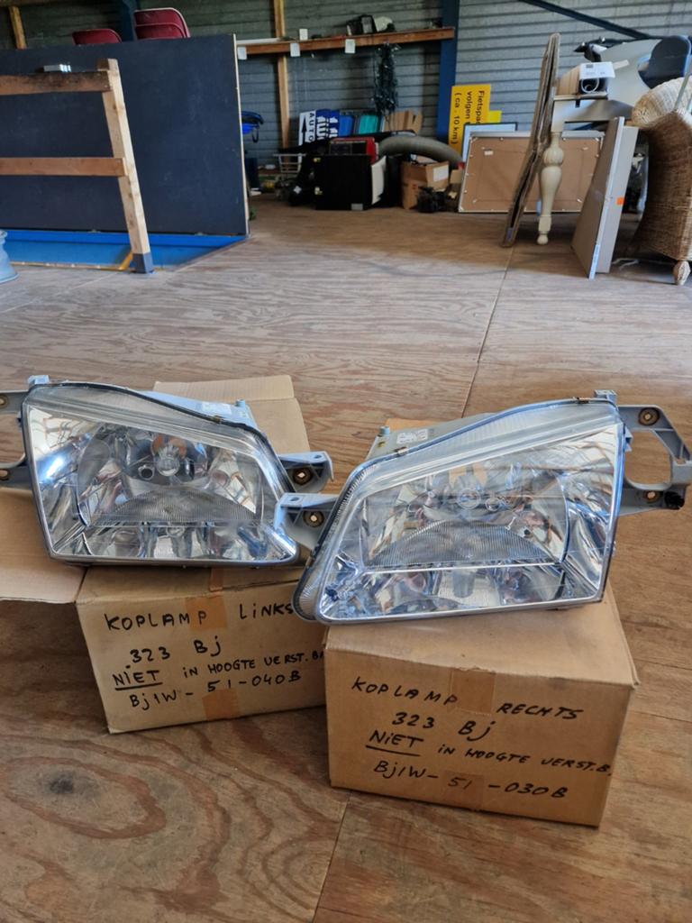 Koplampen Mazda 323 BJ 1998-2001 (links en rechts), Auto-onderdelen, Ophalen of Verzenden, Gebruikt, Mazda