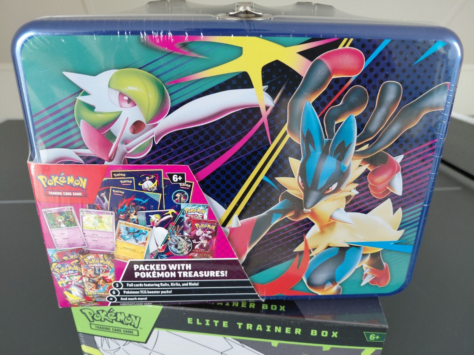 Pokémon collector chest 2025, Ophalen of Verzenden, Nieuw, Boosterbox, Foil