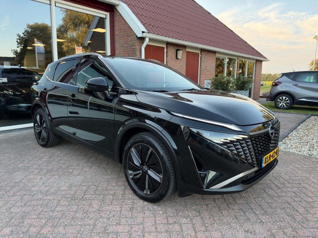 Nissan QASHQAI 1.3 MHEV X TEKNA + Panoramadak/ACC/HUD/360, Auto's, 4 cilinders, Met garantie (alle), Zwart, Bedrijf